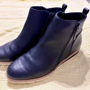 me too Black Leather Ankle Booties with Side Zip